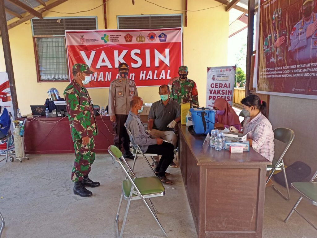 Jajaran Polres Kutim Gelar Vaksinasi, Kapolsek Muara Wahau Lega Warga Antusias F01D696E AA37 4857 819E 0FB4D7DD3247