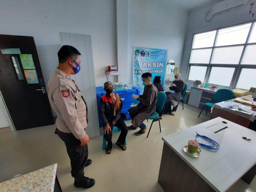 Dukung Percepatan Vaksinasi, Polsek Kota Bangun Gelar Gerai Vaksin Presisi WhatsApp Image 2021 09 07 at 09.49.04