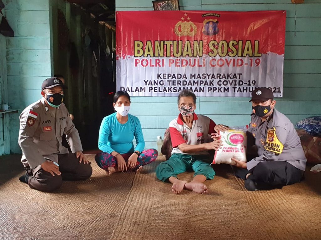 Wujud Kepedulian, Polsek Long Apari Bagikan Sembako Kepada Warga Kurang Mampu WhatsApp Image 2021 09 07 at 12.28.55