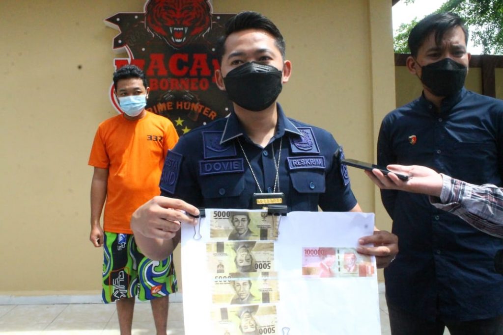 Lakukan Aksi Curanmor dan Edarkan Uang Palsu, Dua Pria Berhasil Dibekuk Satreskrim Polresta Samarinda WhatsApp Image 2021 09 07 at 16.00.39