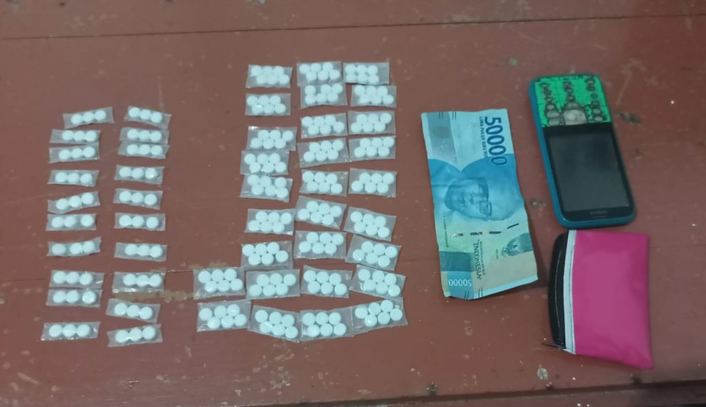 Polsek Muara Muntai Berhasil Gagalkan Peredaran Ratusan Pil Double L WhatsApp Image 2021 09 12 at 09.35.53