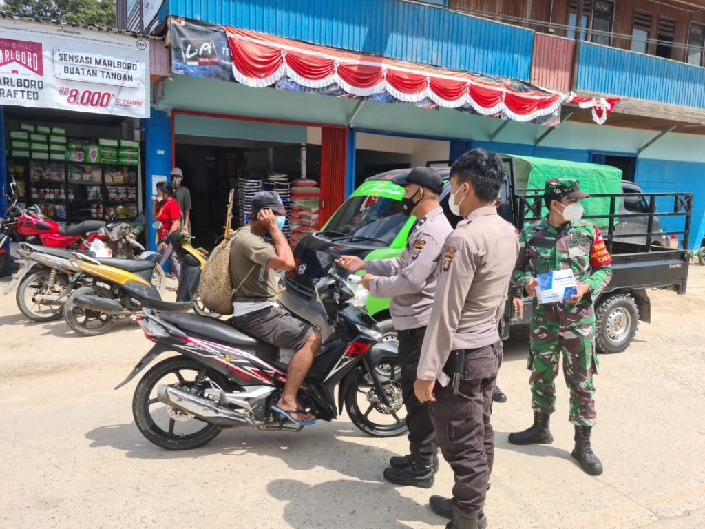 Pendisiplinan Protokol Kesehatan, Polsek Bersama Koramil Muara Lawa Gelar Operasi Yustisi WhatsApp Image 2021 09 14 at 07.22.44
