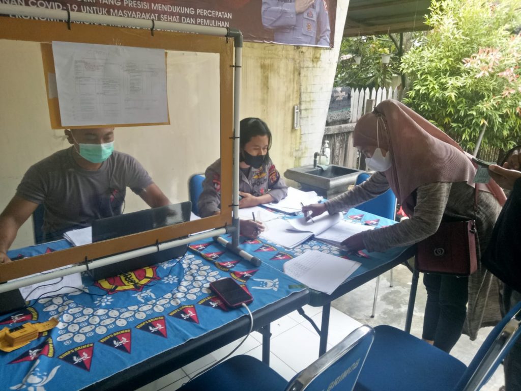 Gerai Vaksin Presisi Satbrimob Polda Kaltim Diwarnai Antusiasme Masyarakat WhatsApp Image 2021 09 16 at 12.13.39
