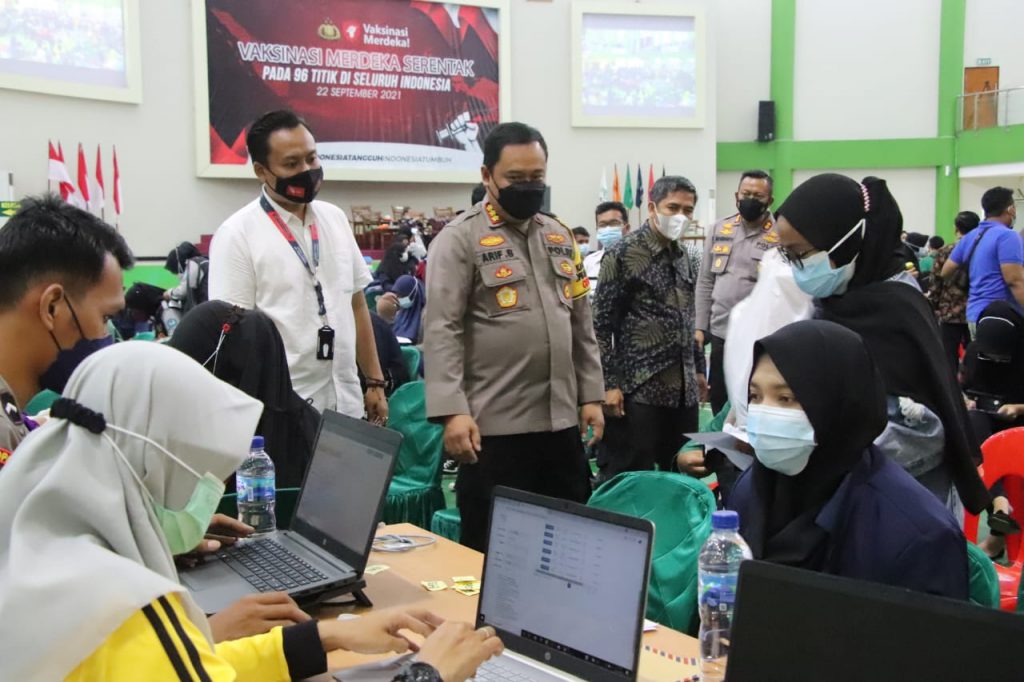 Kapolresta Samarinda Pantau Pelaksanaan Vaksinasi Merdeka di Tiga Lokasi WhatsApp Image 2021 09 22 at 13.41.41