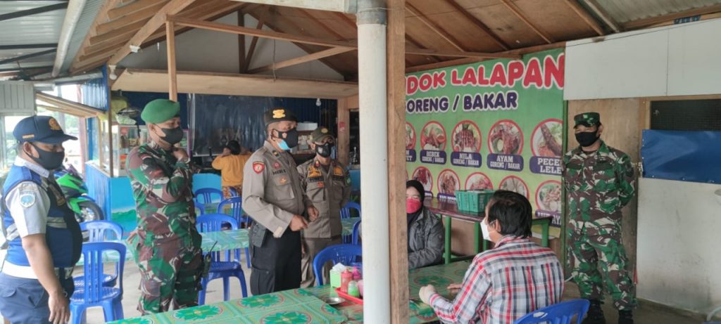 Upaya Pencegahan Covid-19, Polres Kukar Laksanakan Operasi Yustisi Bersama Petugas Gabungan WhatsApp Image 2021 09 28 at 11.20.17