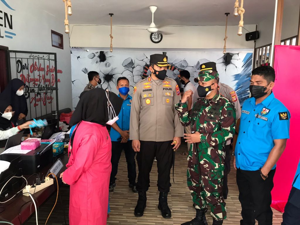 Pastikan Kegiatan Berjalan Lancar, Kapolres Bersama Dandim 0902/Berau Tinjau Vaksinasi yang Digelar Oleh KNPI Kab. Berau 1 2