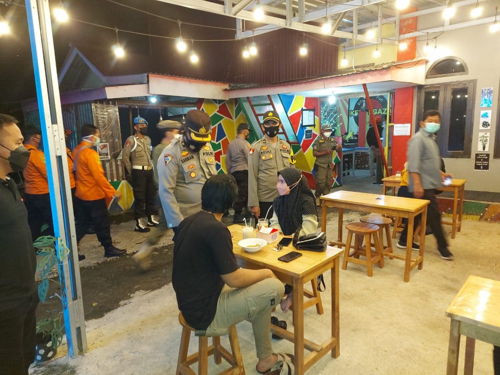 Polres Paser dan Tim Satgas Covid-19 Gencarkan Operasi Yustisi, Beri Himbauan Prokes dan Sosialisasi Vaksinasi 1 10 11