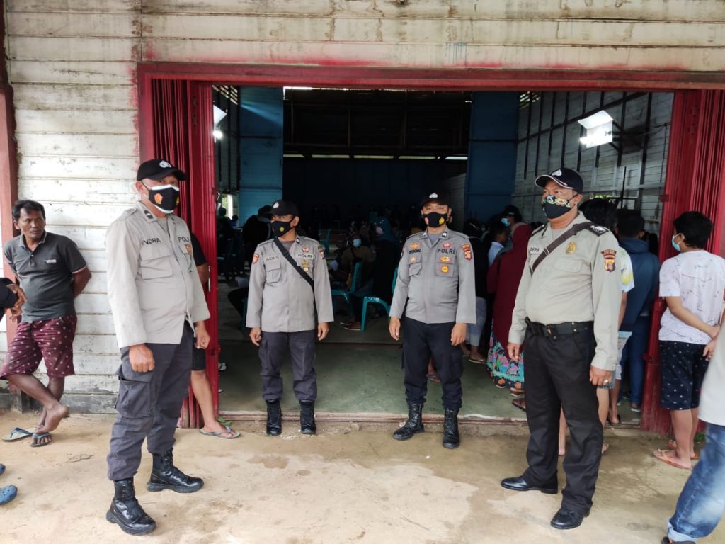 Polsek Jajajaran Polres Kubar Amankan Pelaksanaan Vaksinasi Masyarakat Kampung Muara Nayan 11 4