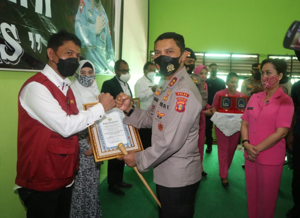 Tinjau Vaksinasi di SMKN 1 Tanah Grogot, Kapolda Kaltim Beri Penghargaan kepada Panitia Penyelenggara 13 7