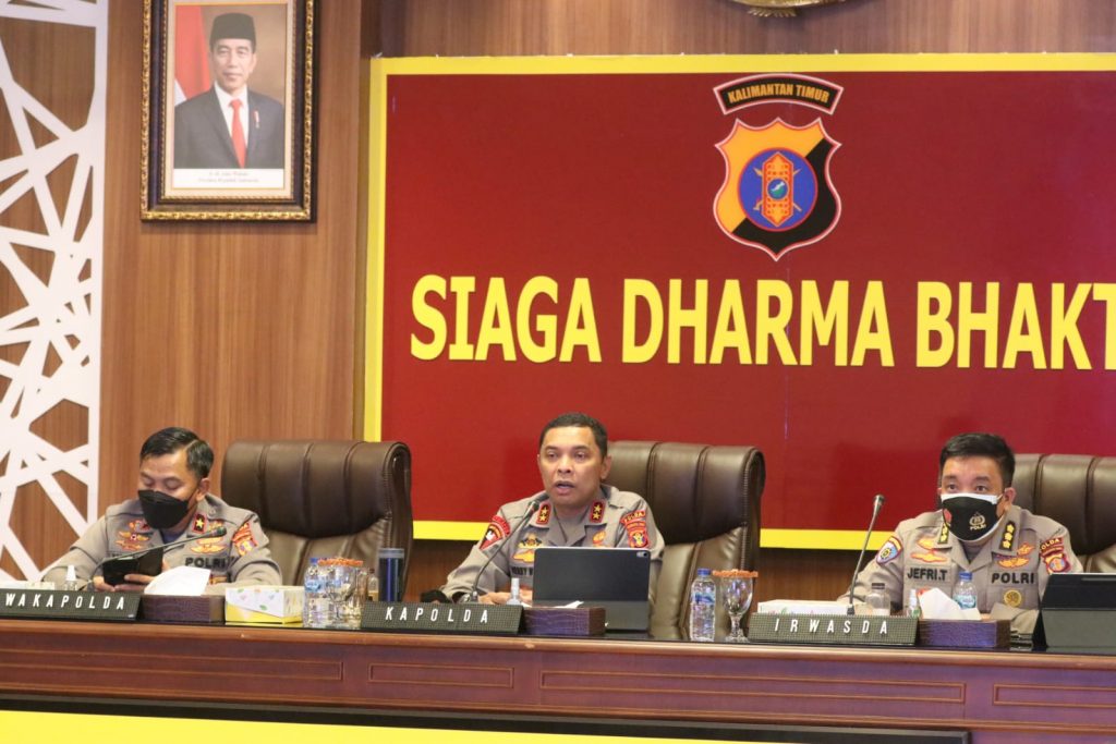 Bahas Pelaksanaan PPKM dan Vaksinasi, Kapolda Kaltim Ikuti Vicon dengan Kapolri 15 2