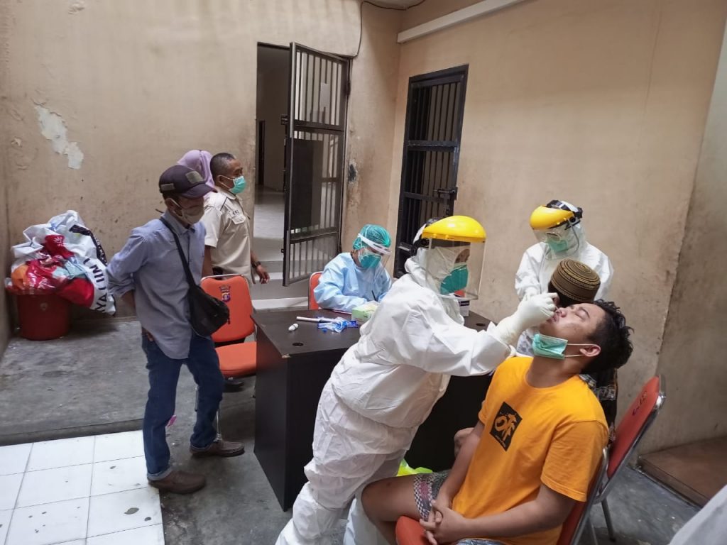 Antisipasi Penyebaran Covid-19, Puluhan Tahanan Polres Bontang Jalani Swab Antigen 17