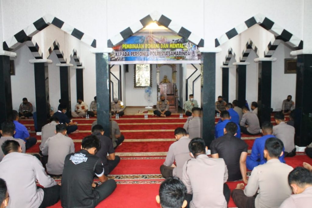Tingkatkan Karakter Personel Menjadi Lebih Humanis, Polresta Samarinda Gelar Binrohtal 20 1