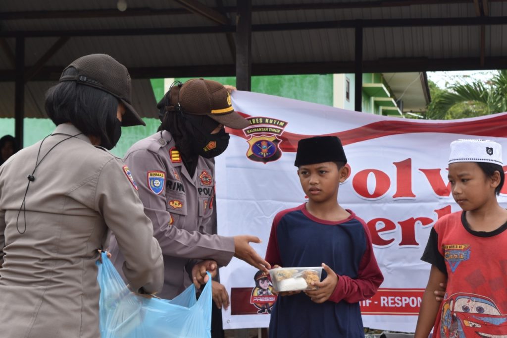 Kasat Binmas Polres Kutim Lakukan Trauma Healing Kepada Santri Pondok Pesantren Daarush Sholah 20