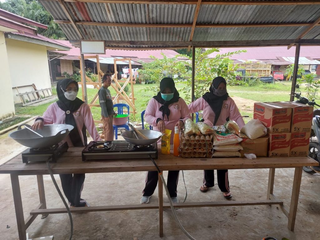 Peduli Warga Terdampak Banjir, Jajaran Polres Paser Dirikan Dapur Umum 3 2