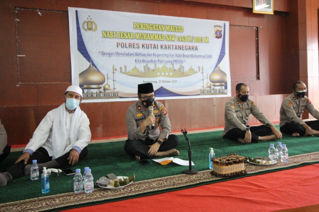 Peringati Maulid Nabi, Personel Polres Kukar Diharapkan Meneladani Kepemimpinan Nabi Muhammad SAW 4 10