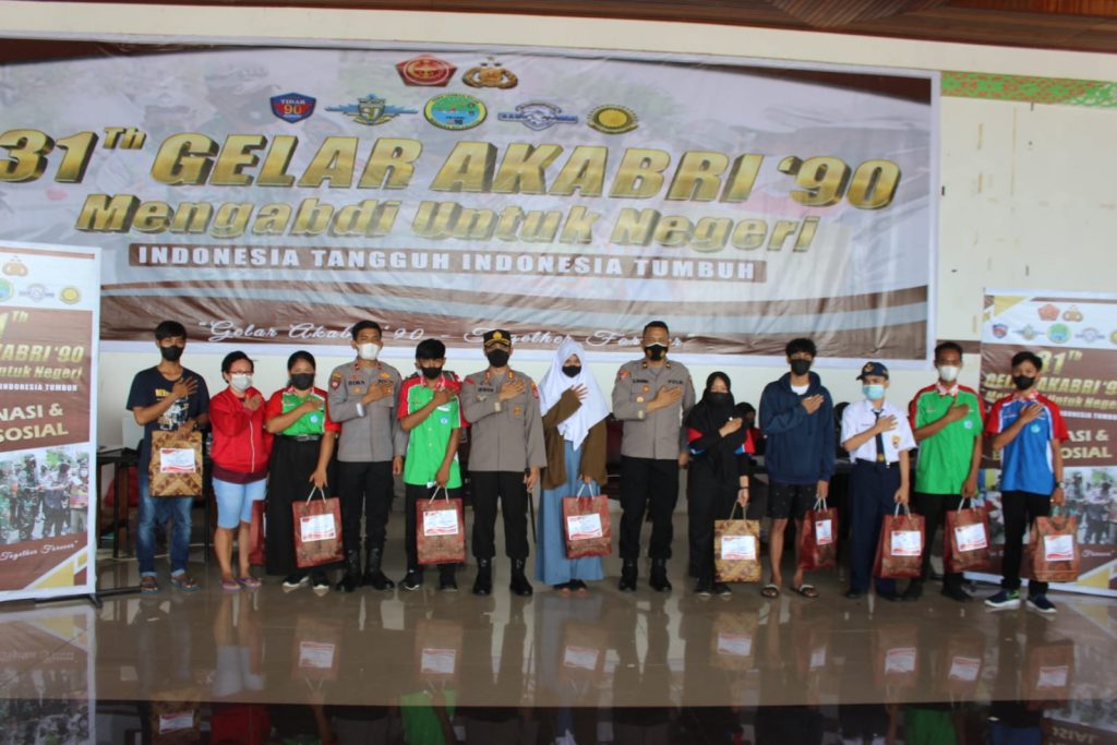 Kapolres Kubar Tinjau Vaksinasi Massal dan Pembagian Door Prize Dalam Rangka “31 Tahun Gelar Akabri 90 Mengabdi Untuk Negeri” 4 12