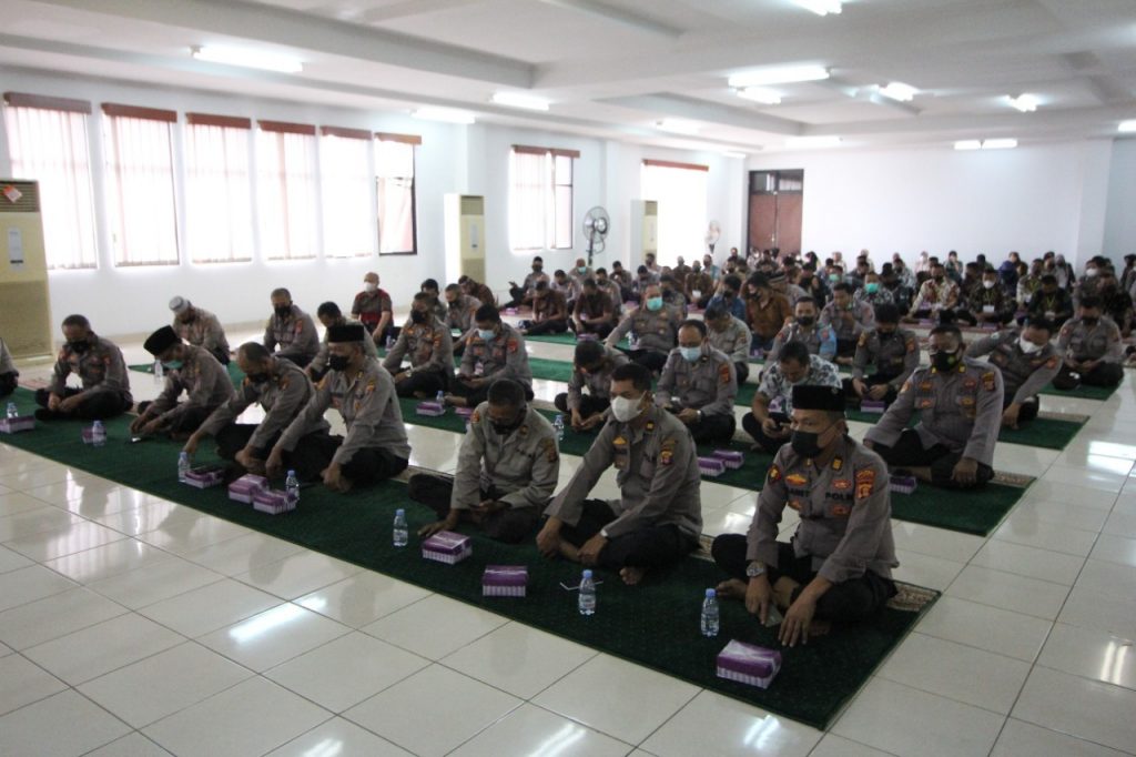 Peringati Maulid Nabi, Personel Polres Kukar Diharapkan Meneladani Kepemimpinan Nabi Muhammad SAW 1 5 10