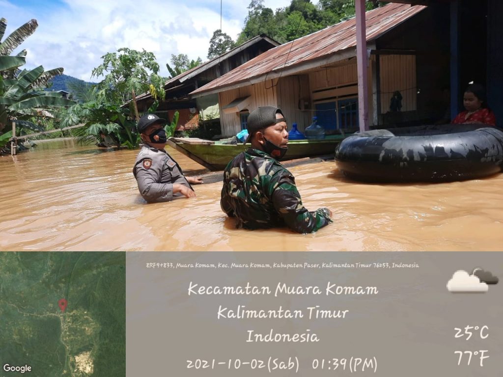 Sinergisitas TNI-Polri, Bhabinkamtibmas dan Babinsa di Paser Bantu Evakuasi Warga yang Terjebak Banjir 5
