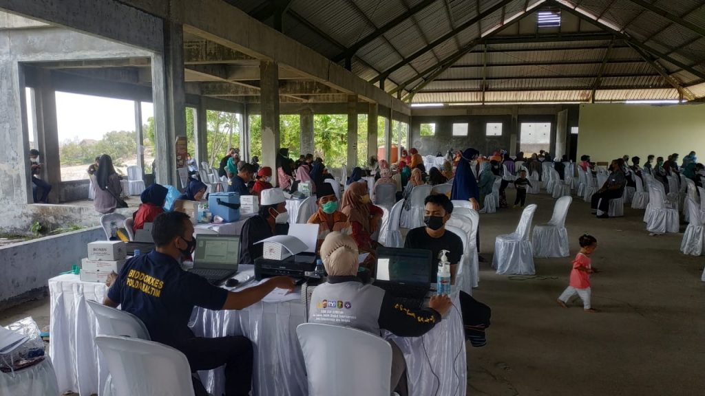 Wujudkan Herd Immunity, Polda Kaltim Bersama Polresta Balikpapan Gelar Serbuan Vaksinasi di Kampus STITBA Balikpapan 7