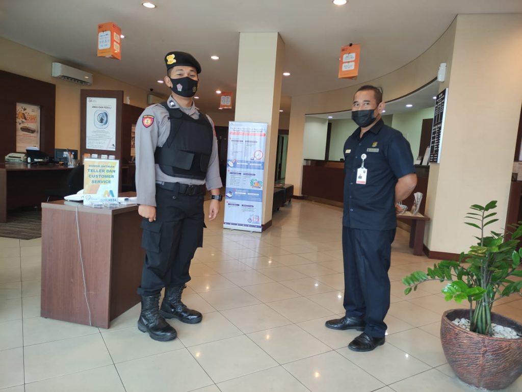Polisi Patroli Perbankan Antisipasi Premanisme Dalam Rangka KRYD di Kab. Kutai Kartanegara WhatsApp Image 2021 10 05 at 09.28.39