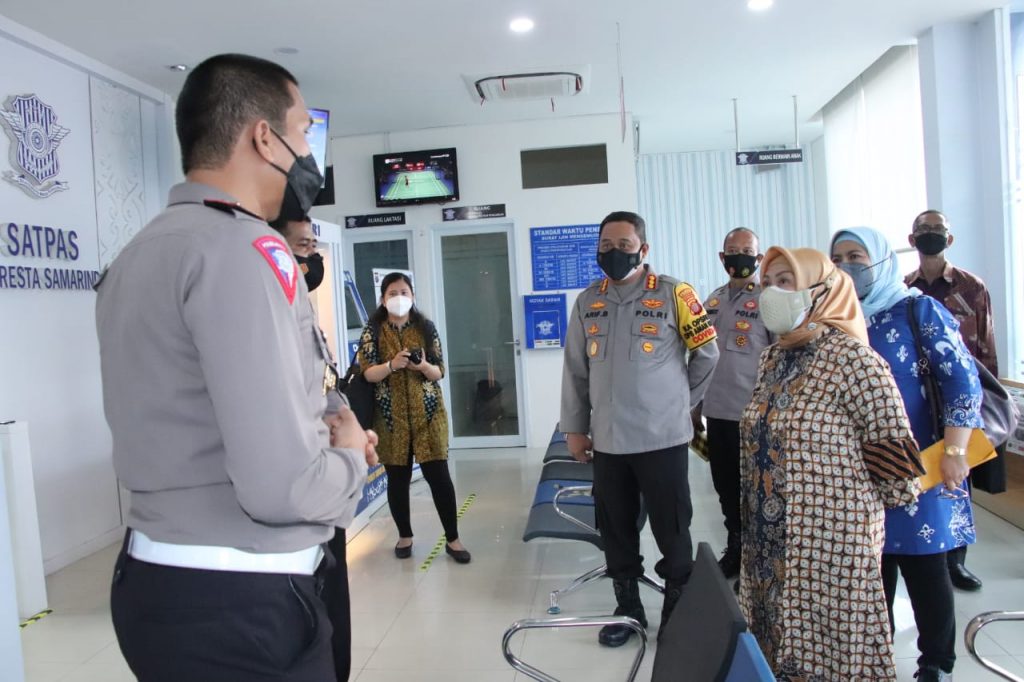 Kunjungi Polresta Samarinda, Deputi Menpan RB Tinjau Pelayanan SKCK dan SIM WhatsApp Image 2021 10 07 at 18.48.14