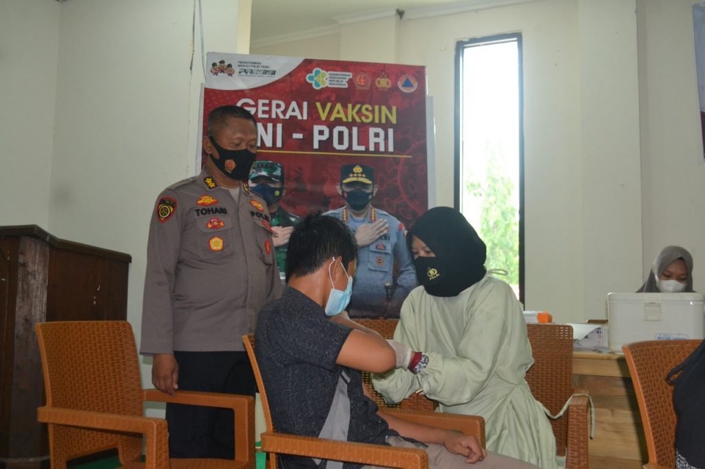 Targetkan 1000 Dosis, Polres Paser Kembali Gelar Gerai Vaksin Presisi WhatsApp Image 2021 10 14 at 00.06.18