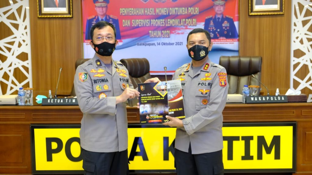 Kapolda Terima Laporan Hasil Monev Diktukba Polri dan Supervisi Prokes di SPN Polda Kaltim WhatsApp Image 2021 10 14 at 10.45.54