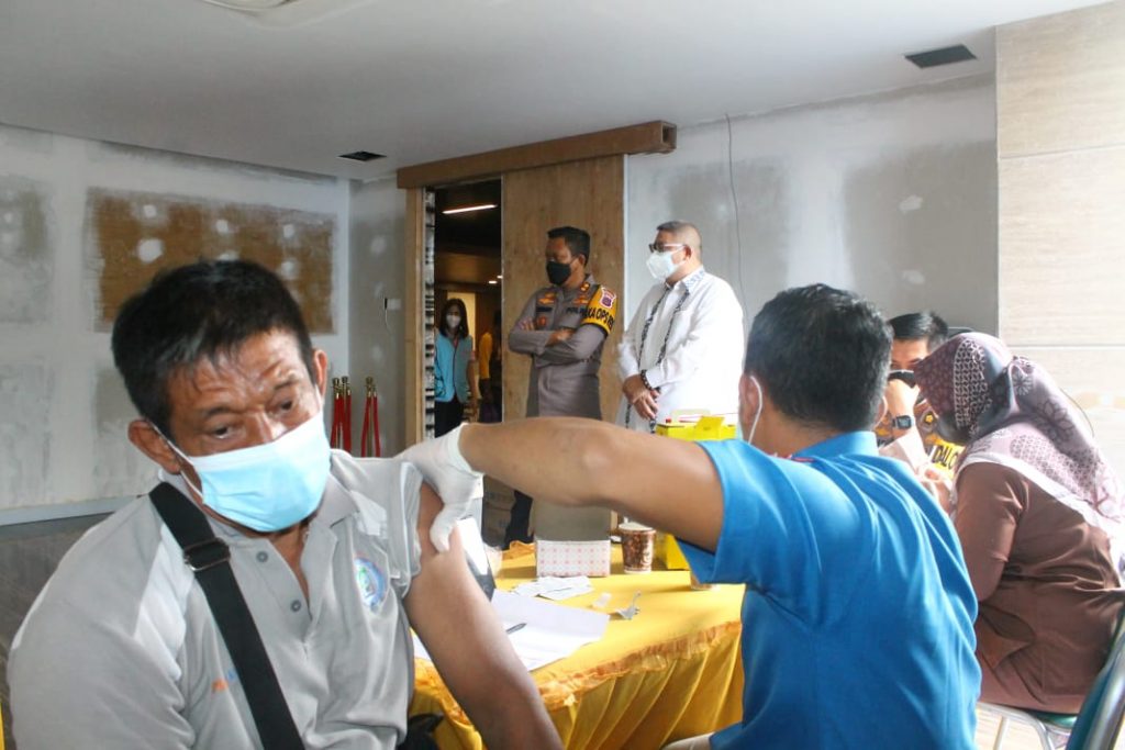 Wujudkan Herd Immunity, Alumni Akabri 99 Gelar Vaksinasi Merdeka Untuk Masyarakat Samarinda WhatsApp Image 2021 10 16 at 16.21.57