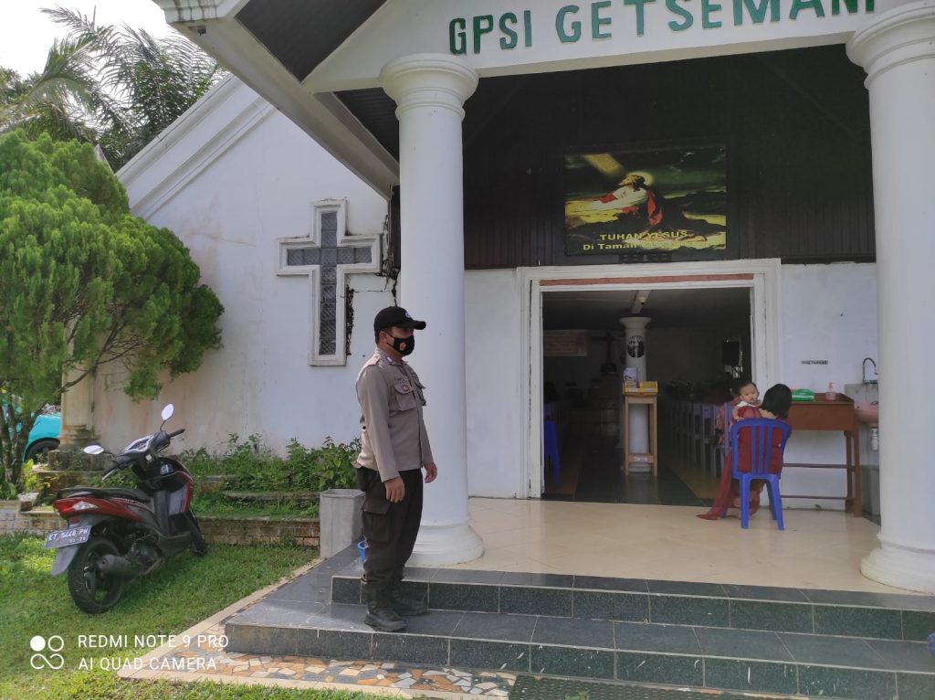 Berikan Rasa Aman, Polsek Damai Lakukan Pengamanan Ibadah di Sejumlah Gereja WhatsApp Image 2021 10 17 at 11.37.46
