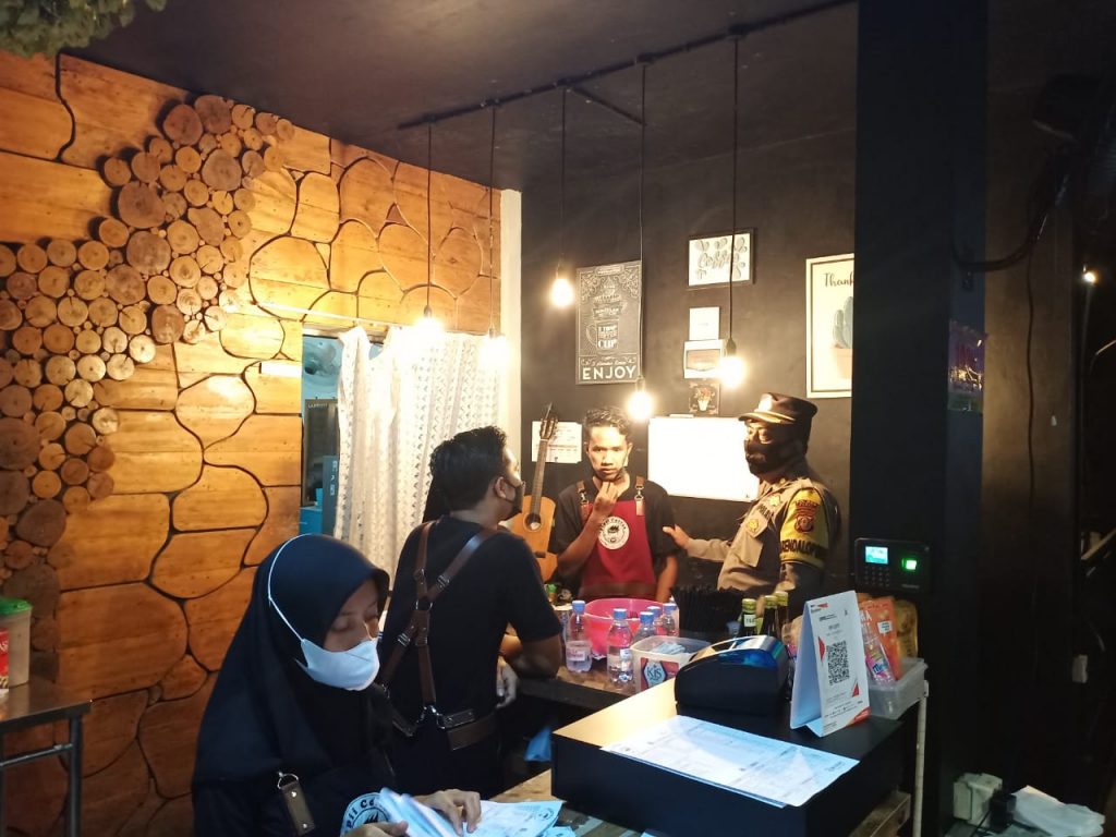 Tingkatkan Kesadaran Prokes Masyarakat, Tim Satgas Covid-19 Kab. Paser Gencar Gelar Operasi Yustisi WhatsApp Image 2021 10 17 at 21.14.30