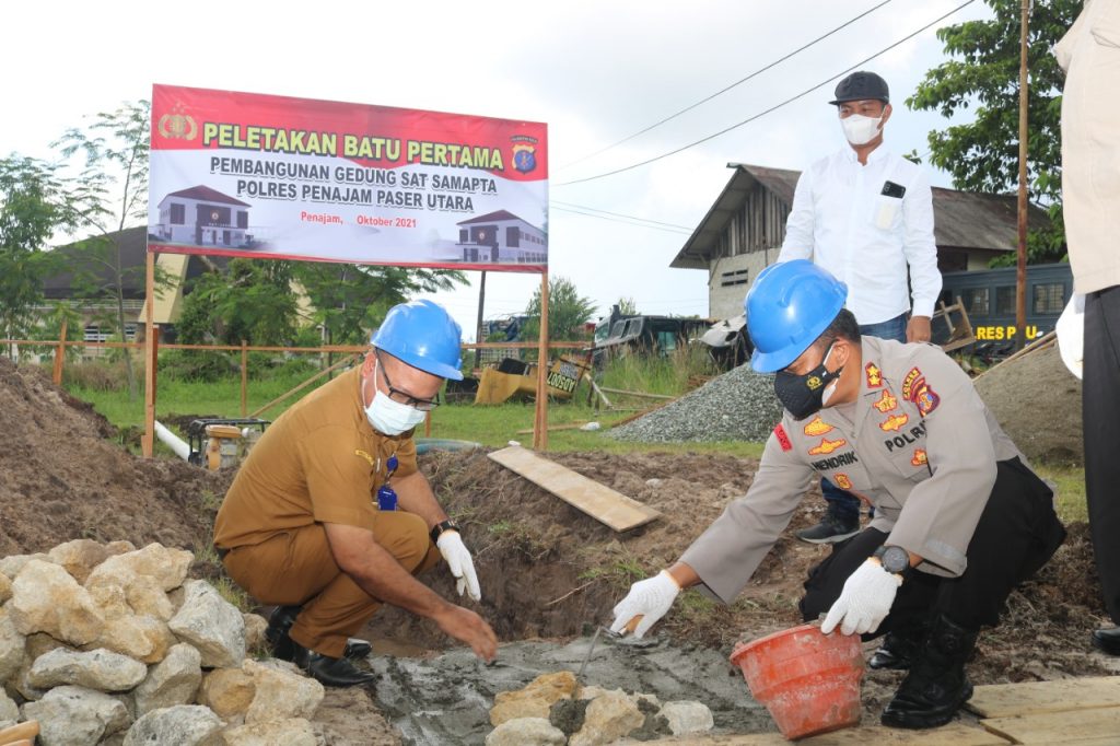 Kapolres Bersama Letakkan Batu Pertama Pembangunan Gedung Samapta Polres Penajam WhatsApp Image 2021 10 20 at 20.51.01