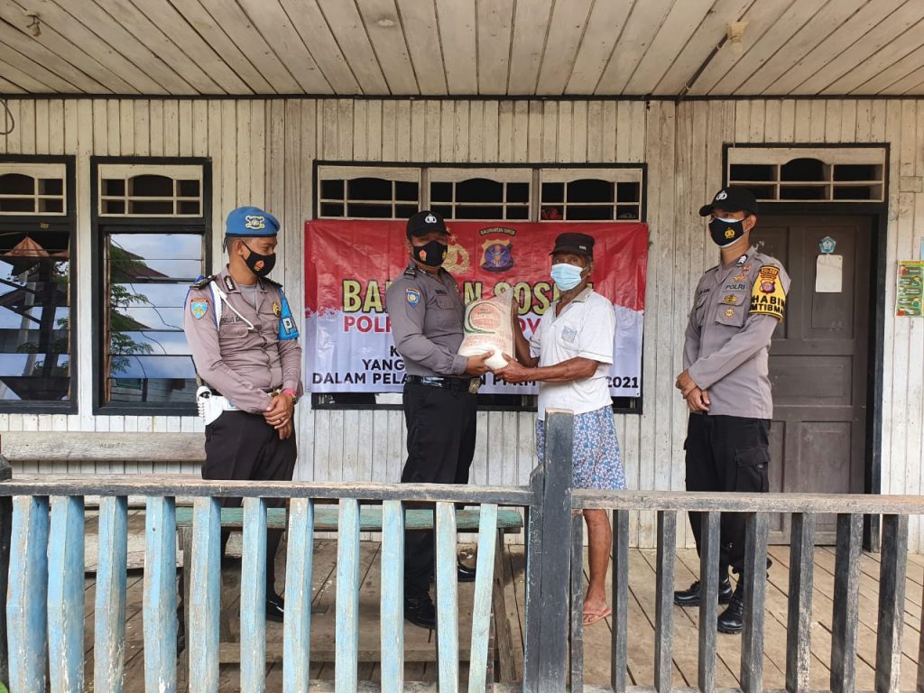 Bagikan Sembako Kepada Warga, Wujud Kepedulian Polsek Long Apari di Tengah Pandemi Covid-19 WhatsApp Image 2021 10 28 at 13.07.20