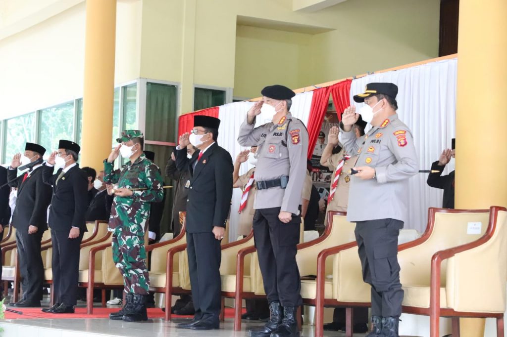 Peringati Hari Sumpah Pemuda ke-93, Kapolresta Samarinda Hadiri Upacara di Kantor UPTD Dispora WhatsApp Image 2021 10 28 at 13.49.08