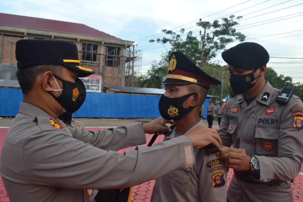 Pimpin Upacara Kenaikan Pangkat Pengabdian, Kapolres Paser Tekankan Kedisiplinan dan Loyalitas WhatsApp Image 2021 10 29 at 08.59.08