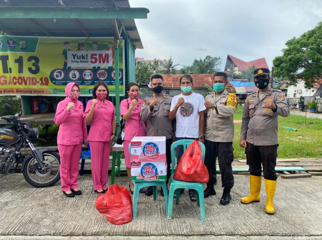 Polres Bontang Bersama Bhayangkari Salurkan Bansos kepada Warga Korban Banjir 1 6