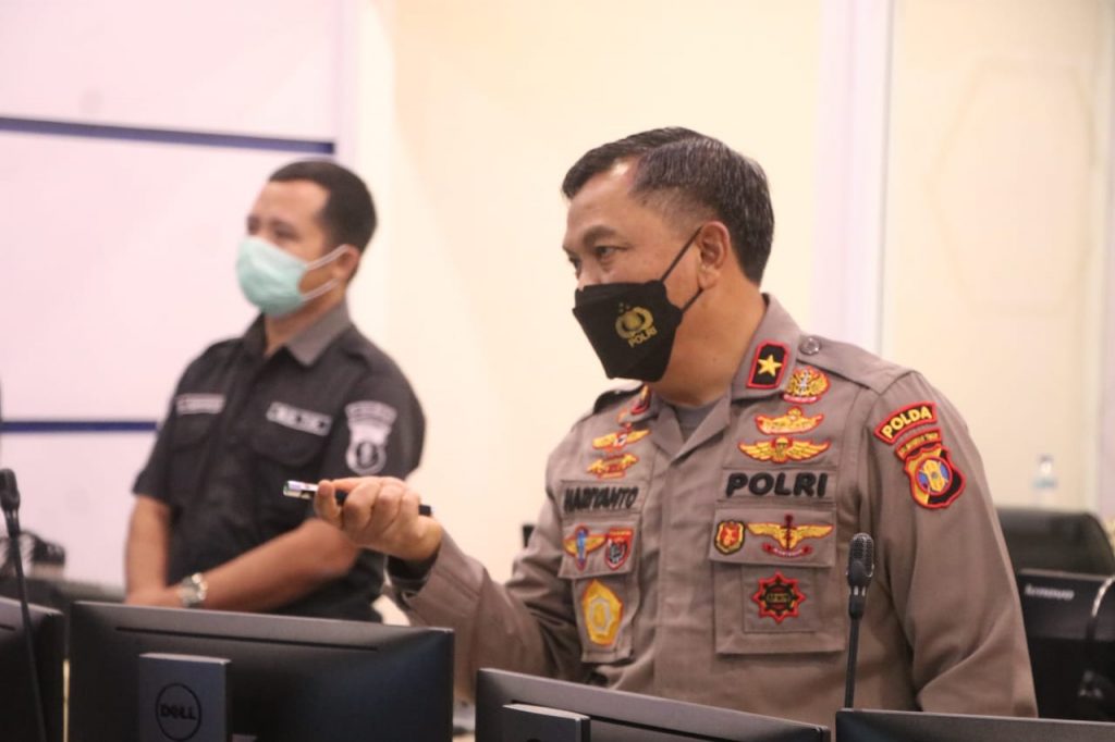 Wakapolda Kaltim Tinjau Ruangan Command Center Guna Cek Kesiapan Personel 110 Polresta Samarinda 15 2