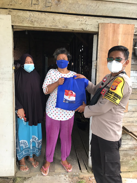 Bantu Warga di Masa Pandemi, Polsek Sungai Pinang Salurkan Bantuan Sosial 2 1