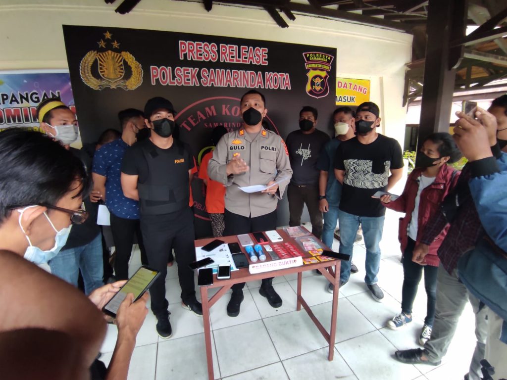 Berhasil Ungkap Prostitusi Online, Polsek Samarinda Kota Gelar Konferensi Pers 2 6