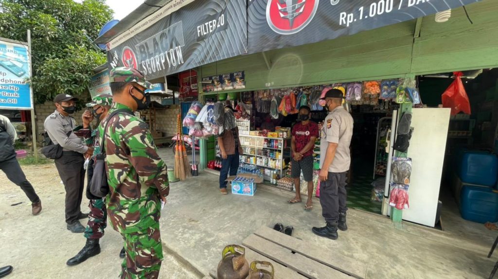 Jajaran Polres Kubar Laksanakan Giat Ops Yustisi Bersama Unsur Muspika di Kampung Jengan Danum 4