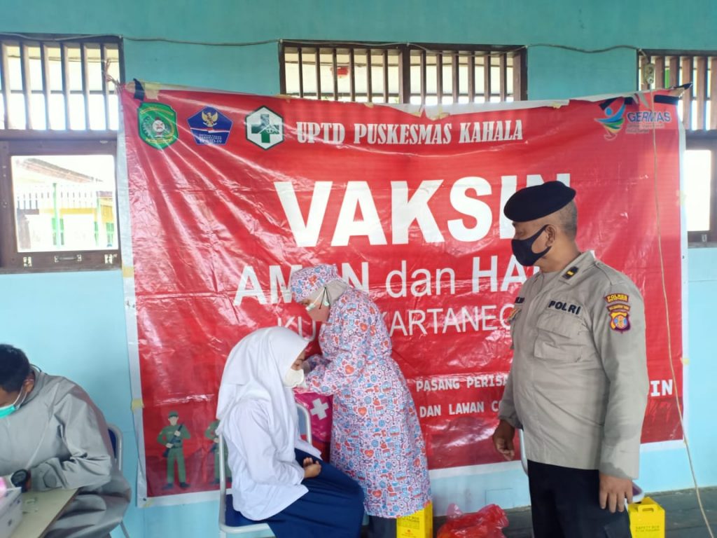 Gelar Vaksinasi Bagi Pelajar, Polres Kukar Percepat Wujudkan Kekebalan Komunal 4 3