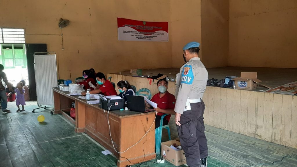 Wujudkan Percepatan Herd Immunity, Jajaran Polres Kukar Kembali Gelar Gerai Vaksinasi Presisi 6 12