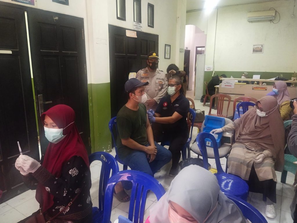 Wujudkan Percepatan Kekebalan Komunal, Polres Kukar Kembali Dirikan Gerai Vaksinasi Presisi 7 4