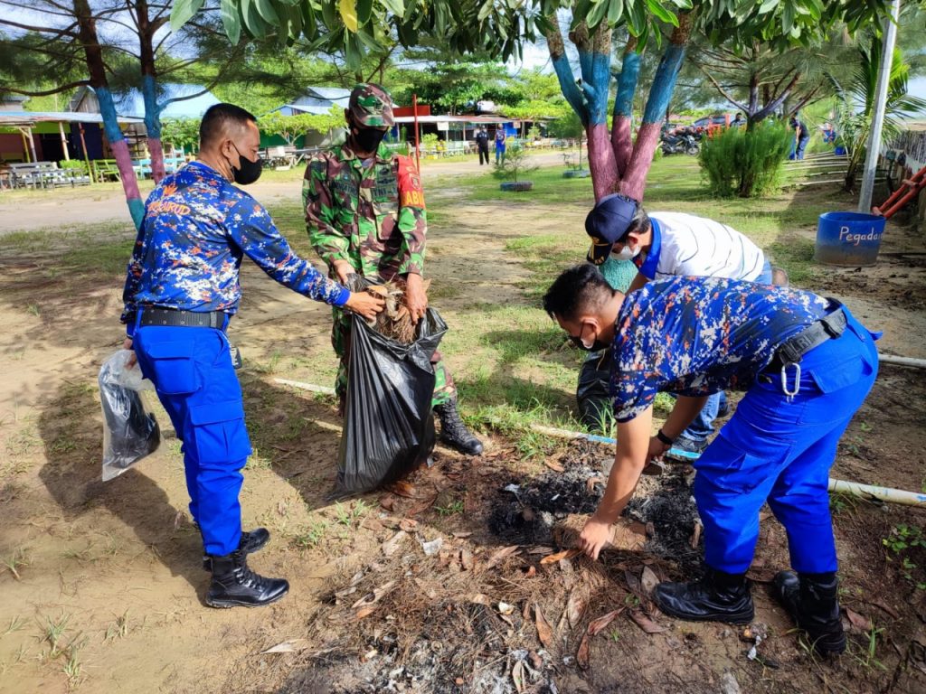 Sambut HUT Ke-71 Korps Polairud, Satpolair Polres PPU Gelar Aksi Bersih-Bersih Pantai 7 5
