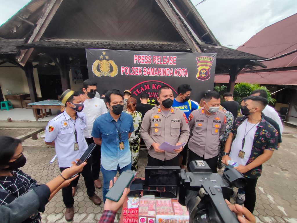 Ungkap Lingkaran Hitam Prostitusi Berbasis Online, Polsek Samarinda Kota Gelar Konferensi Pers 7 8