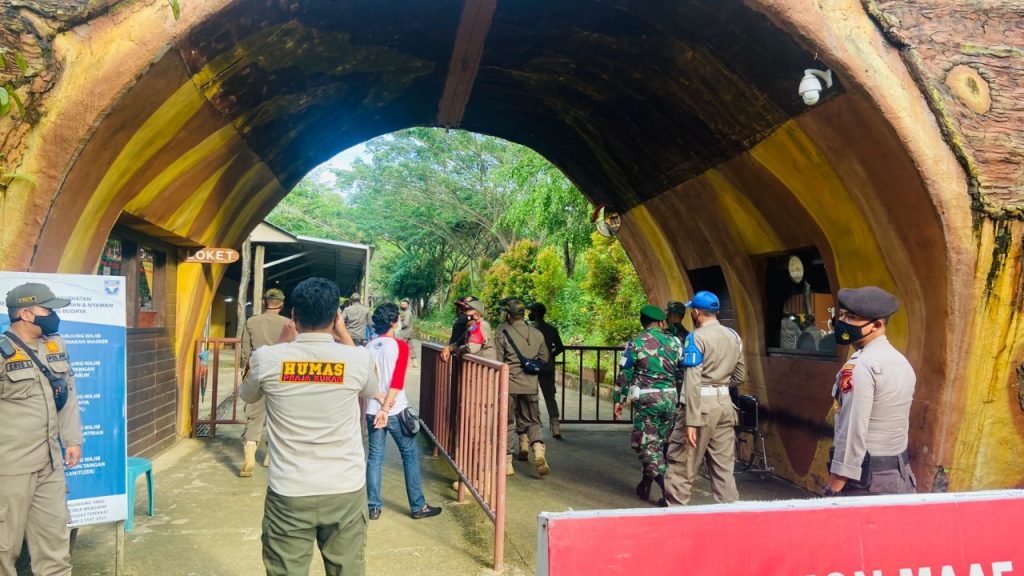 Personel Polres Kukar Bersama Tim Gabungan Laksanakan Operasi Yustisi Penerapan Protokol Kesehatan 8 4