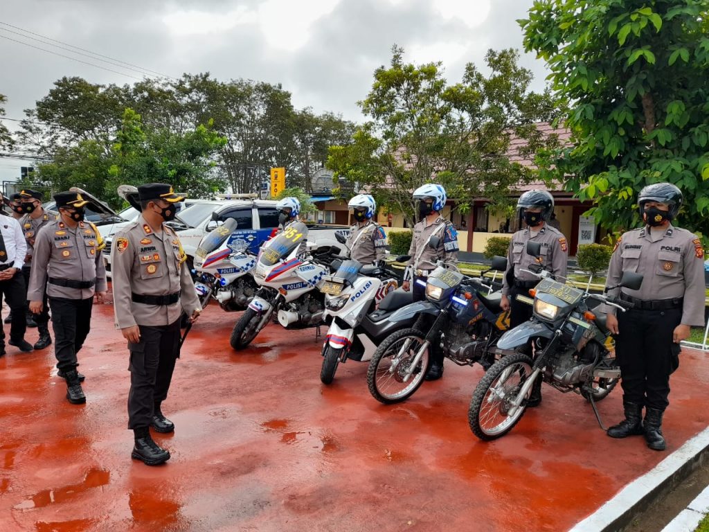 Kapolres Kutai Kartanegara Pimpin Apel Gelar Pasukan Operasi Zebra Mahakam 2021 WhatsApp Image 2021 11 15 at 10.51.21