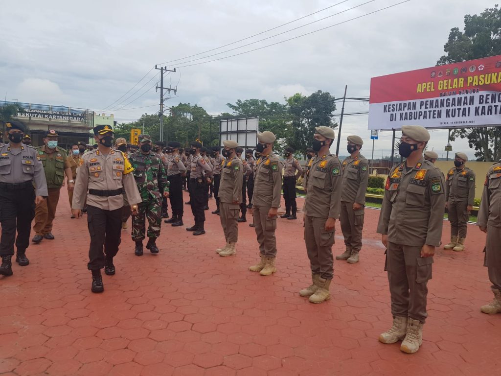 Antisipasi Bencana Alam, Polres Kukar Gelar Apel Kesiapan Penanganan Hadapi Bencana WhatsApp Image 2021 11 17 at 11.13.07