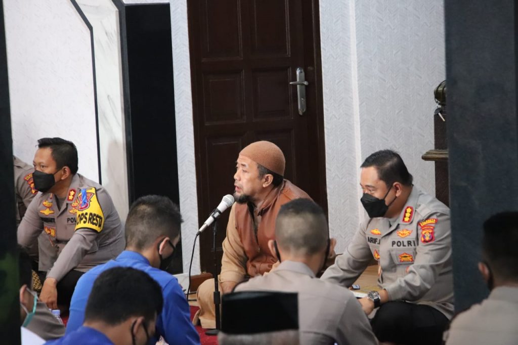 Tingkatkan Iman dan Taqwa, Polresta Samarinda Gelar Binrohtal WhatsApp Image 2021 11 18 at 08.29.16