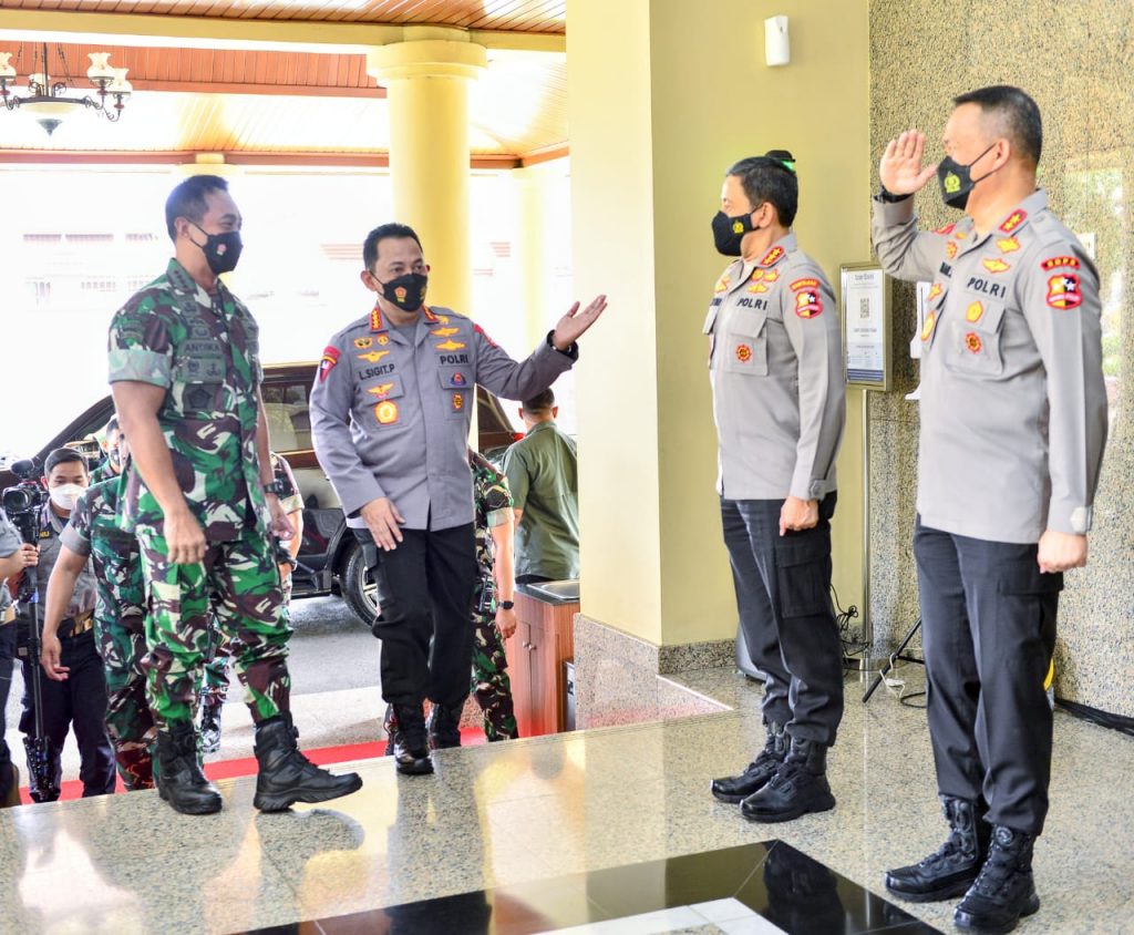 Bertemu Panglima, Kapolri Pastikan Sinergitas dan Soliditas TNI-Polri Ditingkatkan WhatsApp Image 2021 11 23 at 21.56.08