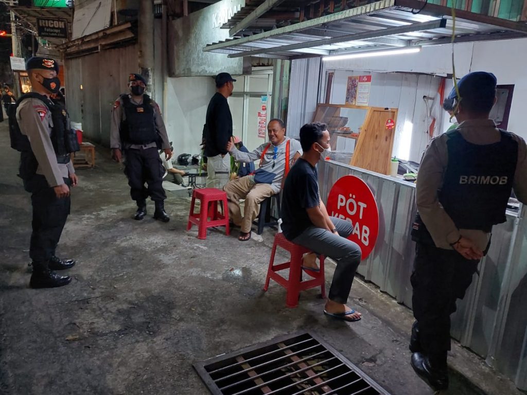 Gencarakan Patroli Dialogis Jelang Nataru, Brimob Kaltim Ingatkan Terkait Protokol Kesehatan 1 1
